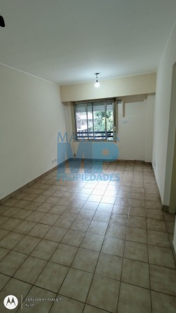 DEPARTAMENTO DE 1 DORMITORIO CON BALCON A LA CALLE. VISTA A 2 CALLES