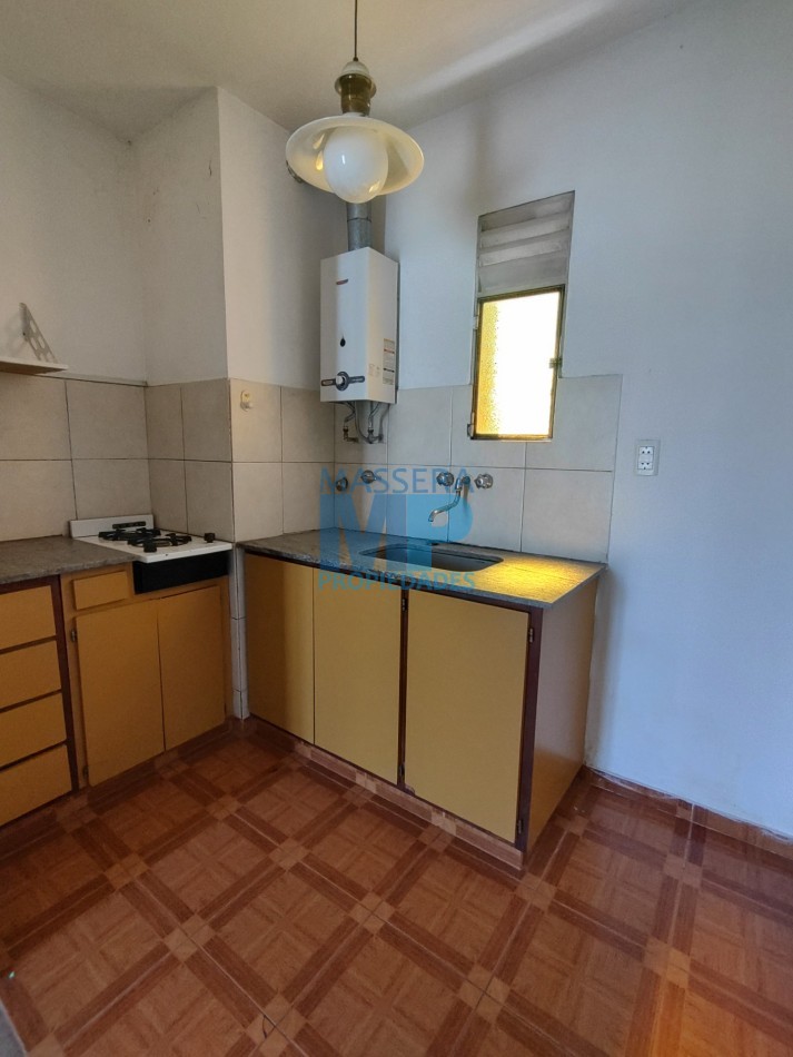 DEPARTAMENTO MONOAMBIENTE SEMIPISO EXTERNO CON BALCON EN EXCELENTE ZONA DE LA CIUDAD!