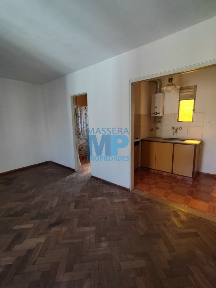 DEPARTAMENTO MONOAMBIENTE SEMIPISO EXTERNO CON BALCON EN EXCELENTE ZONA DE LA CIUDAD!