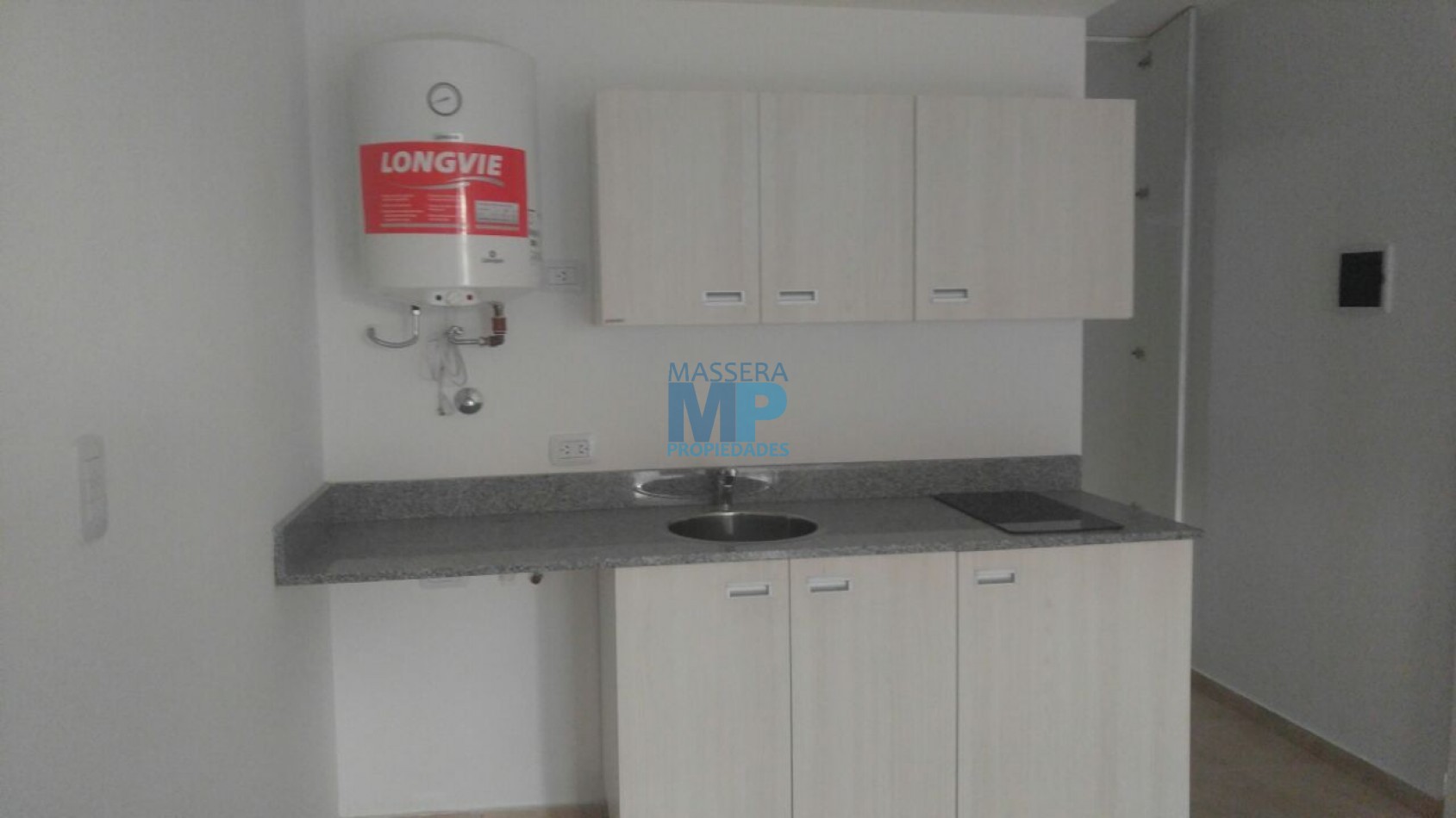 Monoambiente amplio. Externo con Balcon, Moderno!